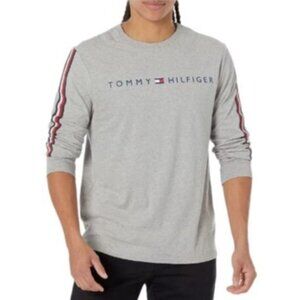 Tommy Hilfiger Adaptive Long Sleeve Tee w/ Magnetic Buttons at Shoulder | Medium